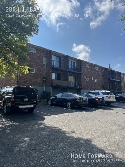 Building Photo - 2045 Cambridge Dr