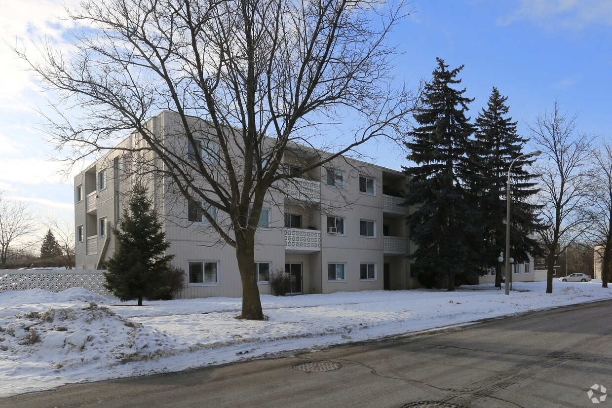 Primary Photo - Stanley Park Apartments