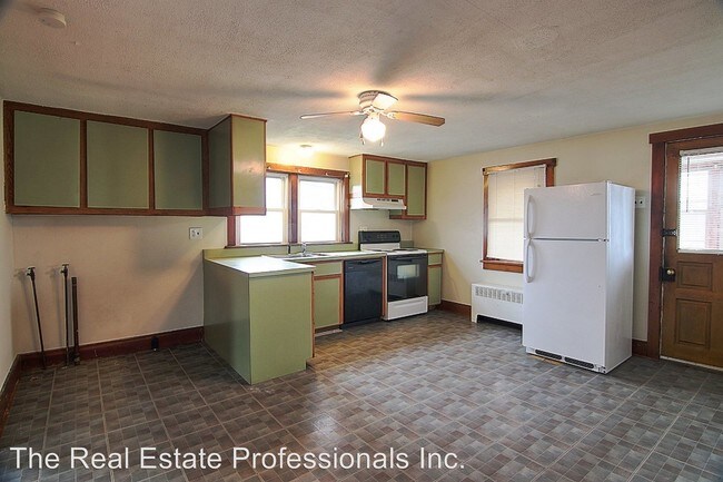 Building Photo - 23 Grosstown Rd
