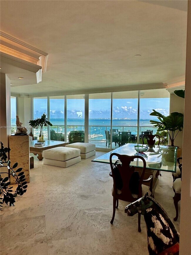 Foto del edificio - 2645 S Bayshore Dr