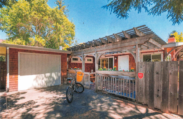 Primary Photo - 12 Stadium Way