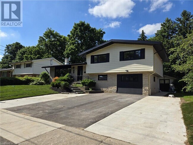 Photo du bâtiment - 404 Forest Hill Dr
