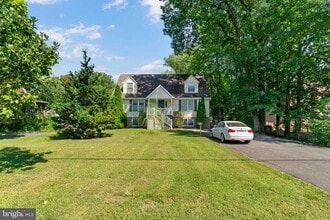 Building Photo - 6703 Oak Dr