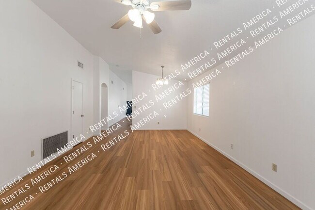 Foto del edificio - 8668 S Desert Dove Dr