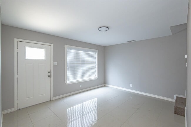 Foto del edificio - 1001 Castle Heights Dr