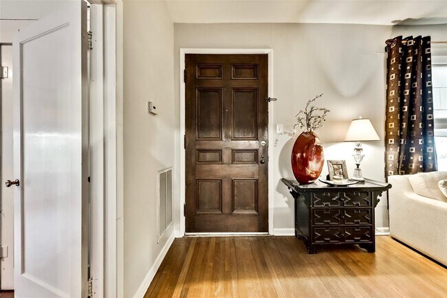Foto del edificio - 5303 Willis Ave