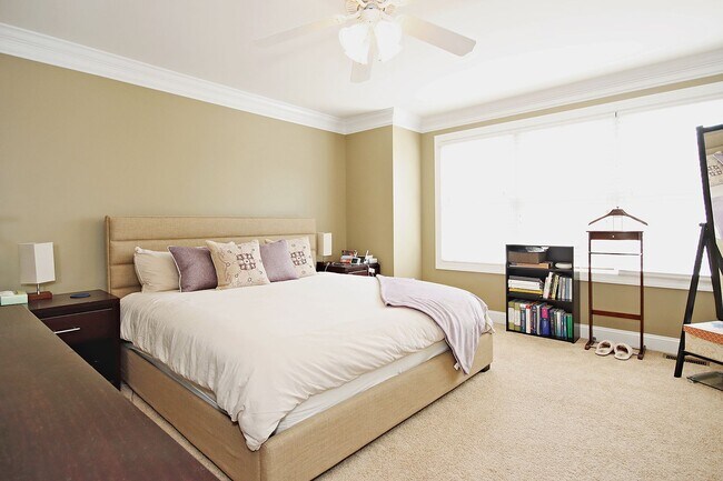 Building Photo - Avon Park Townhome With Mountain Views