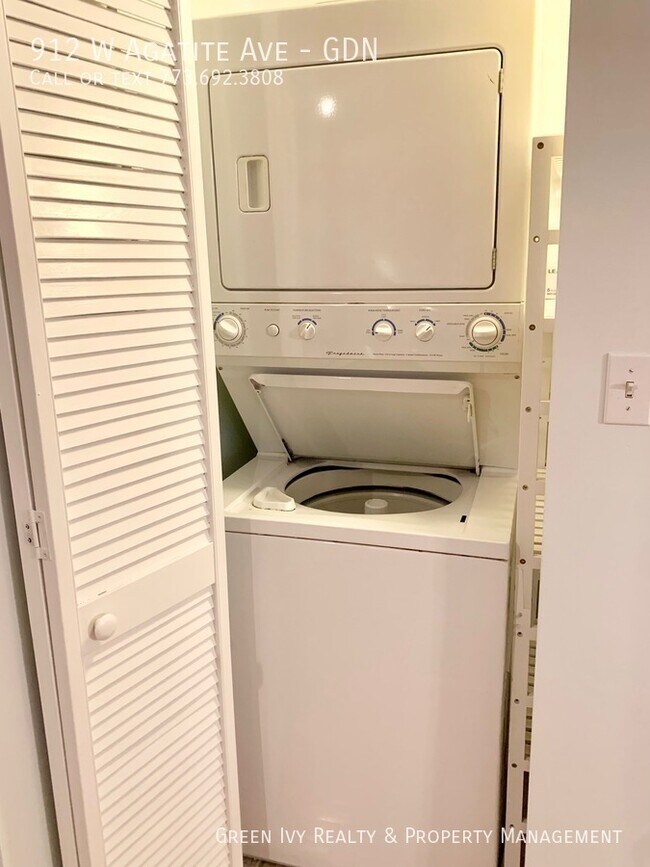 Foto del edificio - 912 W Agatite Ave