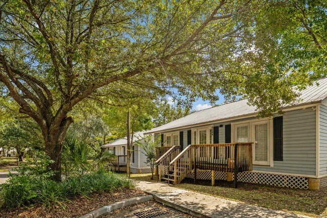 Building Photo - 2218 Magnolia Cir