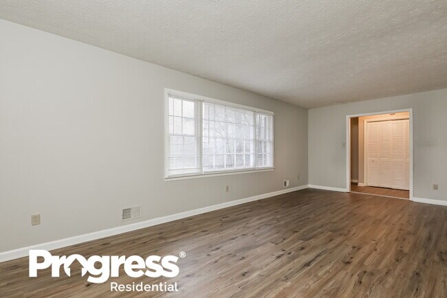 Foto del edificio - 2345 Lake Jodeco Rd