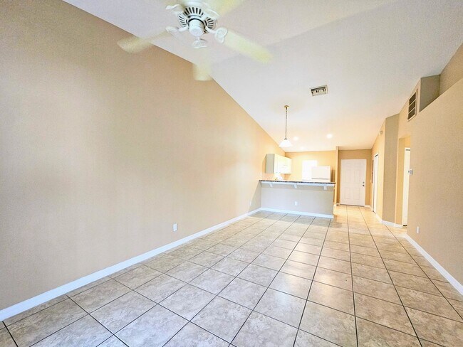 Foto del edificio - Cozy & Convenient, 3-bed, 2-bath duplex