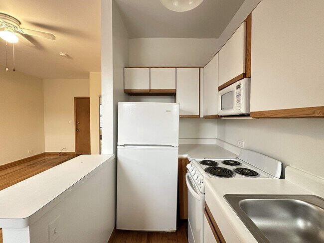 Foto del edificio - 638 W Barry Ave