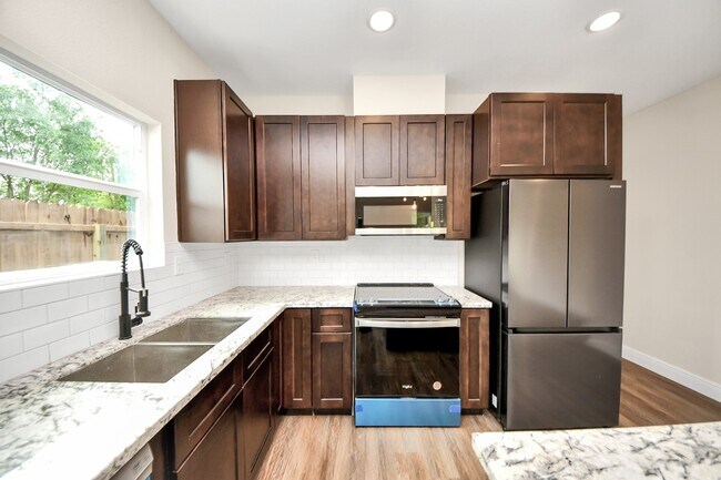 Building Photo - 3808 Hiford Dr