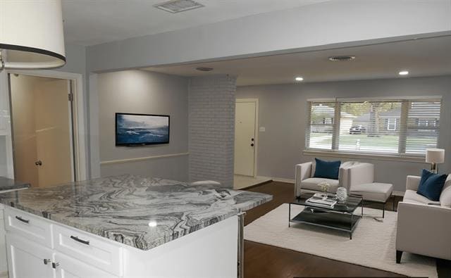 Building Photo - 606 Devonshire Dr