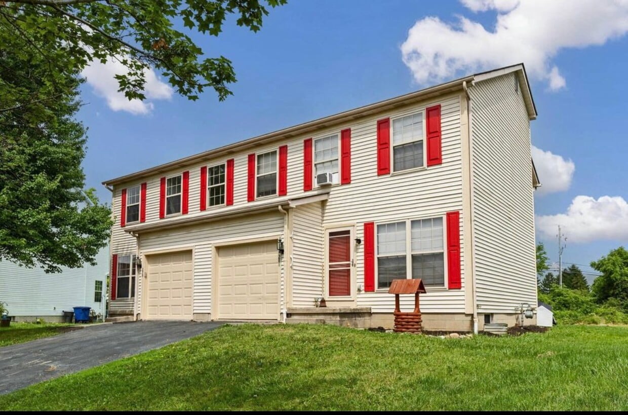 Primary Photo - 281 Richards Cir