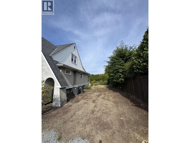 Photo du bâtiment - 1758 Western Pkwy