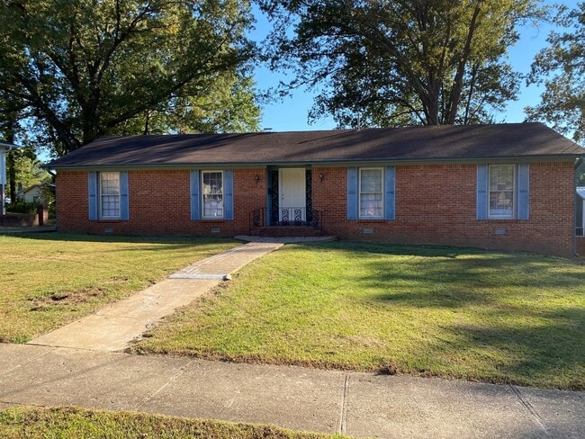 Building Photo - 36 Trailwood Dr