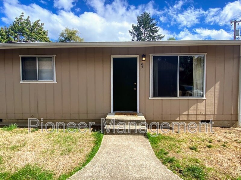 851 NE Johnson St, Myrtle Creek, OR 97457 Condo for Rent in Myrtle
