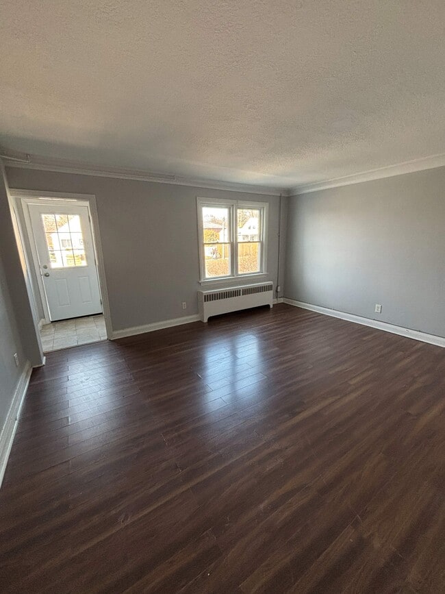 Building Photo - 610 Temple St