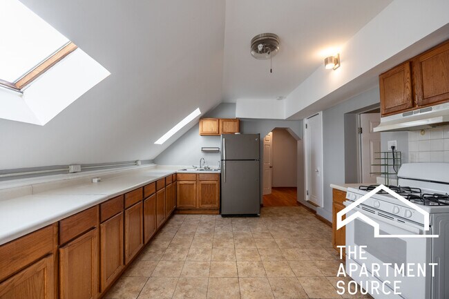 Foto del edificio - 2655 W Homer St