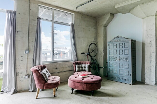 Foto del edificio - 825 E 4th St