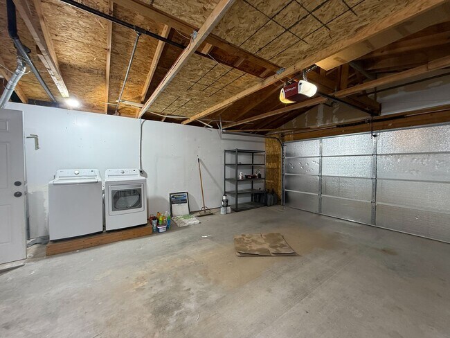 Building Photo - 6926 N Star Ave