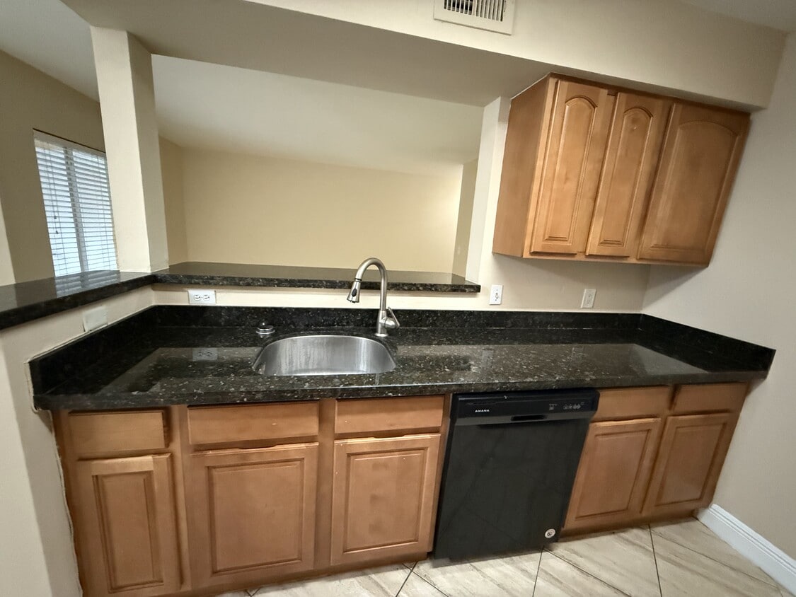 Foto principal - 2485 NW 33rd St