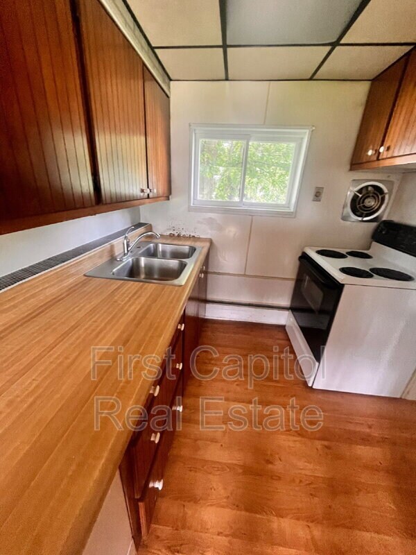 Building Photo - 923 Greenbriar Rd