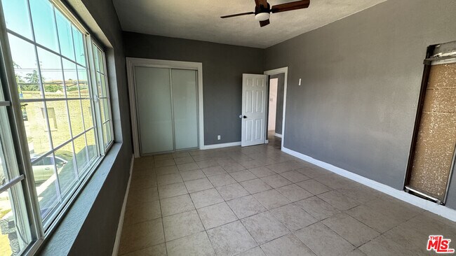 Building Photo - 924 S Sunol Dr