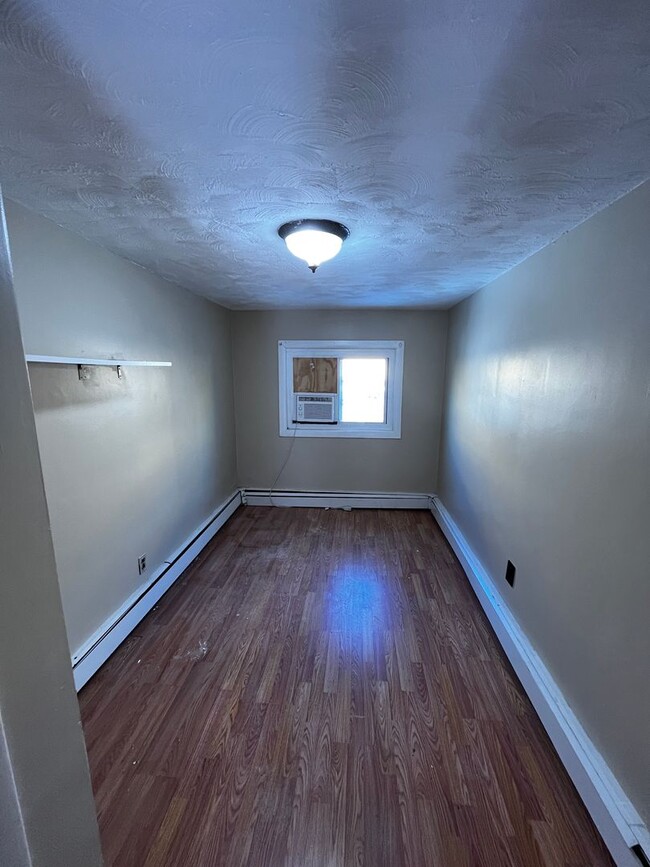 Building Photo - 2BR/1BA Apartment in Reading