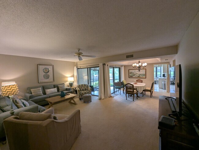 Foto del edificio - 16941 Waterbend Dr