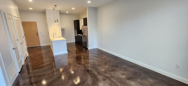 Interior Photo - 22 Mechanic