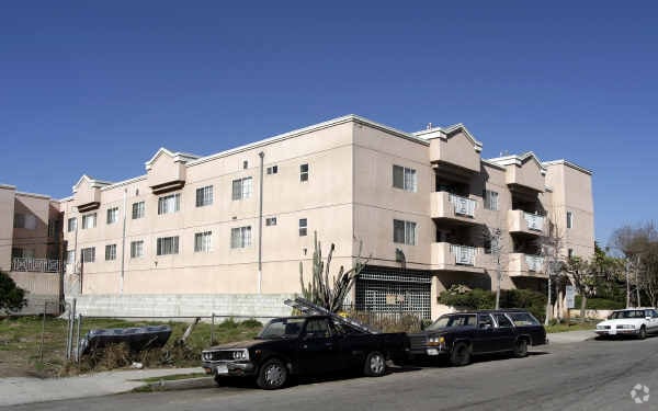 Building Photo - 260-266 S Avenue 54