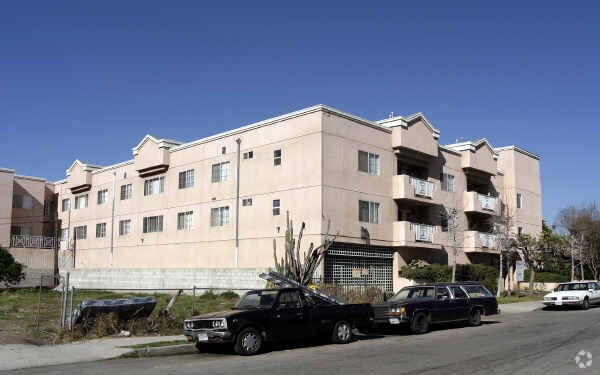 Foto del edificio - 260-266 S Avenue 54