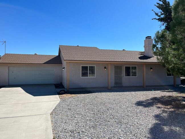 Foto del edificio - 3 Bedroom 2 Bath home in Hesperia Availabl...