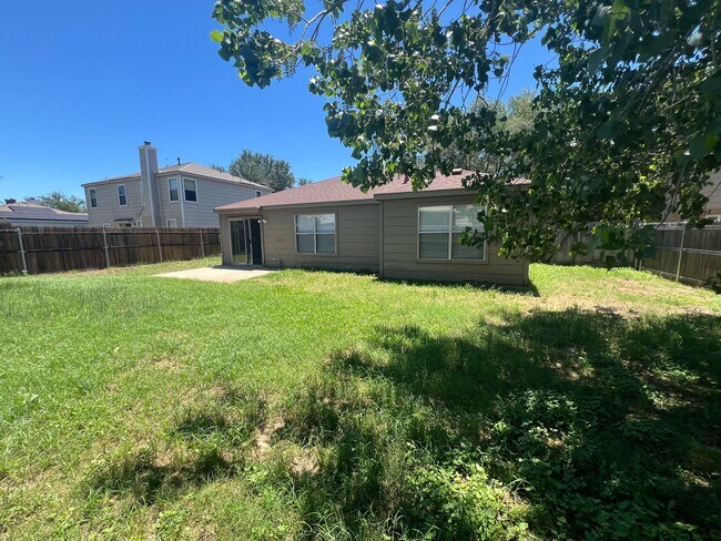 Foto del edificio - 1004 Wintercreek Dr