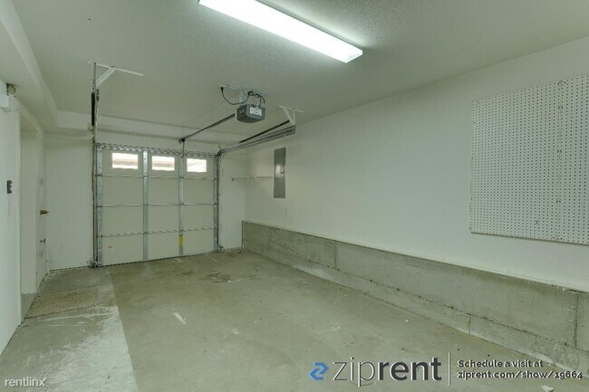 Building Photo - 4 br, 4 bath Townhome - 926 Southwest Hold...