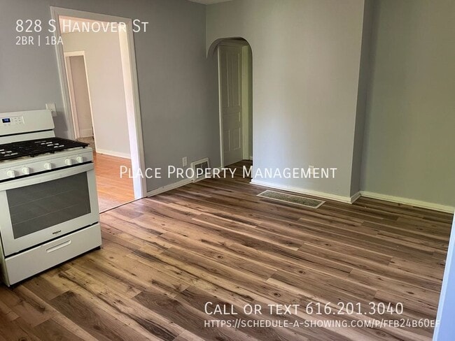 Building Photo - 828 S Hanover St