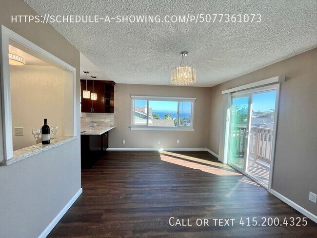 Building Photo - Beautifully Renovated 3 Bedroom Apartment ...