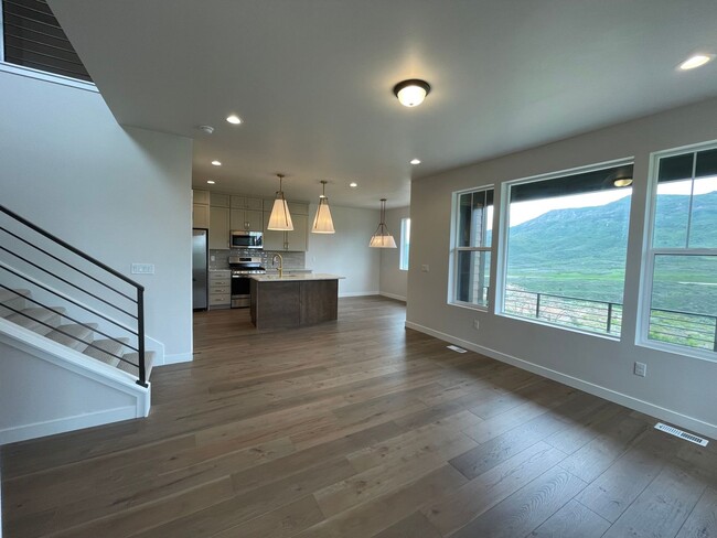 Building Photo - Exquisite Mountain View Townhouse in Heber!
