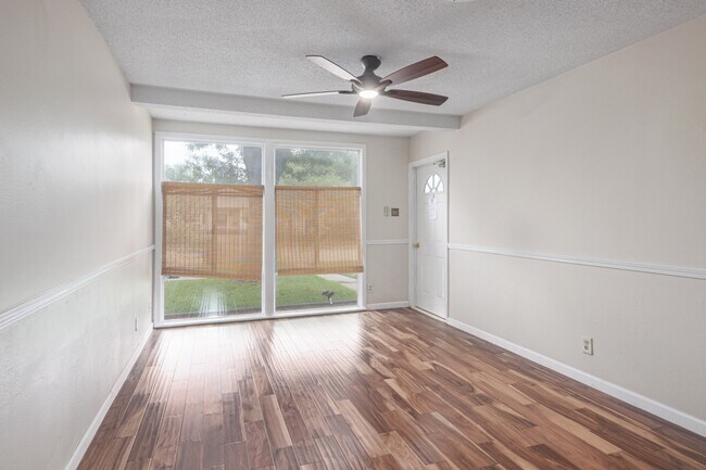 Foto del edificio - 5304 Halwill Pl