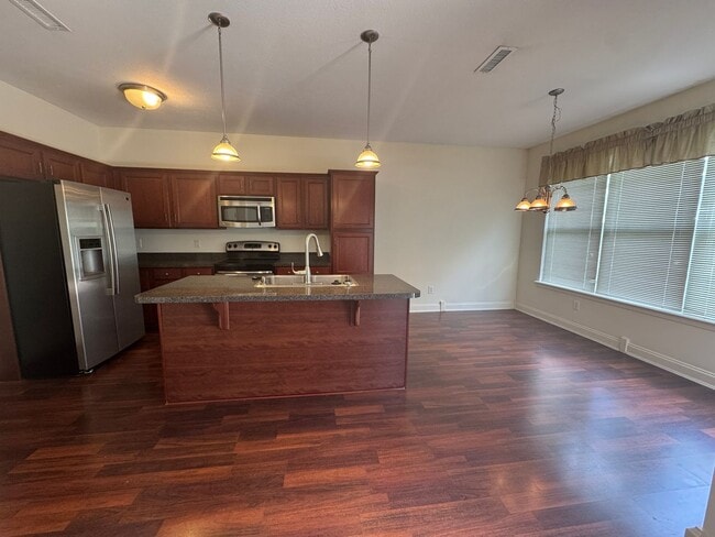 Building Photo - 581 Beehler Dr