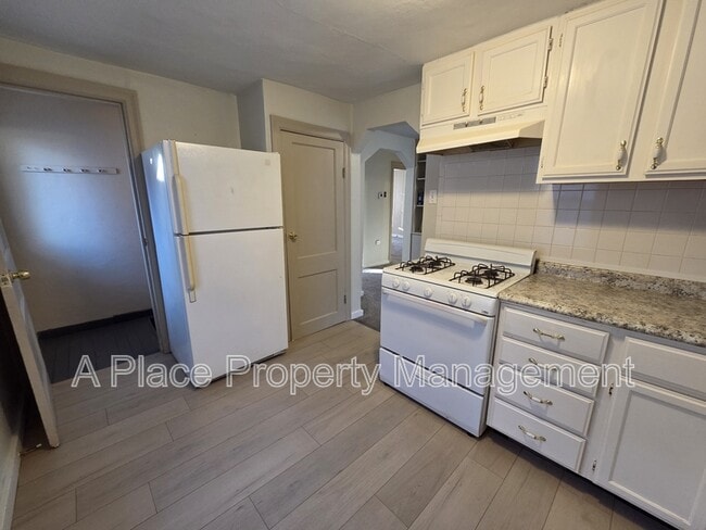 Building Photo - 338 La Motte Ln