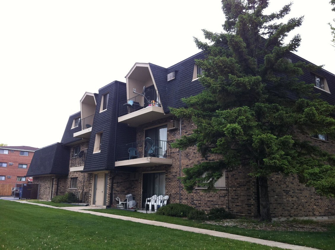 Primary Photo - 10500 Parkside Ave