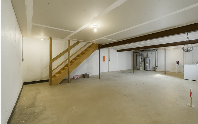 Building Photo - Spacious 3 Bed, 2.5 Bath Home in Kansas Ci...