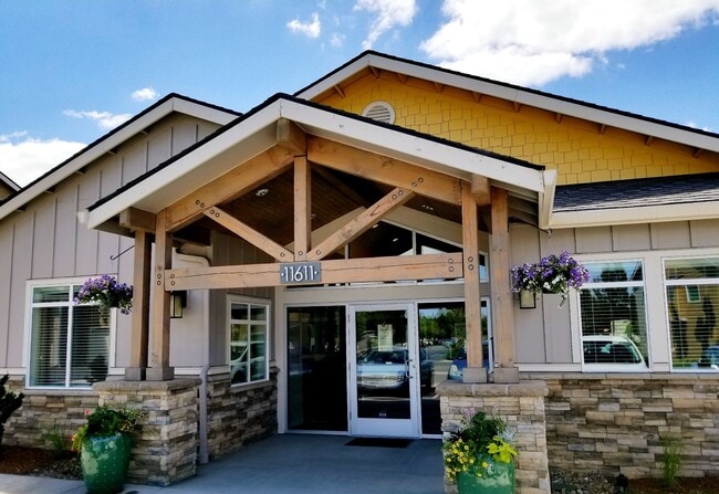 Clubhouse Entrance - Four Seasons Central