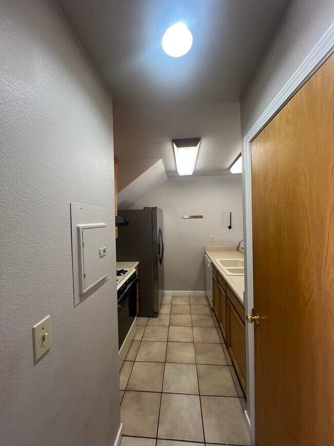Building Photo - 3364 Treehaven Dr