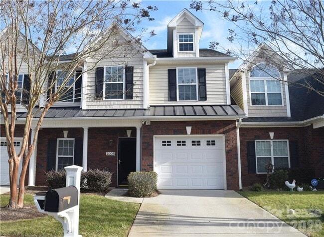 Photo - Stylish Braxton Gate Townhome with Garage & Main-Level Primary Suite