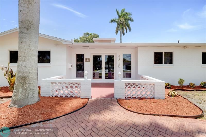 Foto principal - 4820 Tyler St