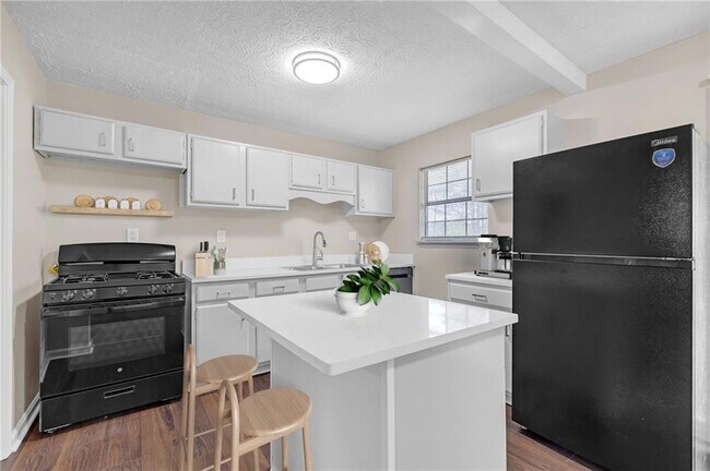 Foto del edificio - 4690 Big Valley Ct